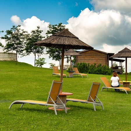 Yurte In Langa Hotel Bosia Екстериор снимка