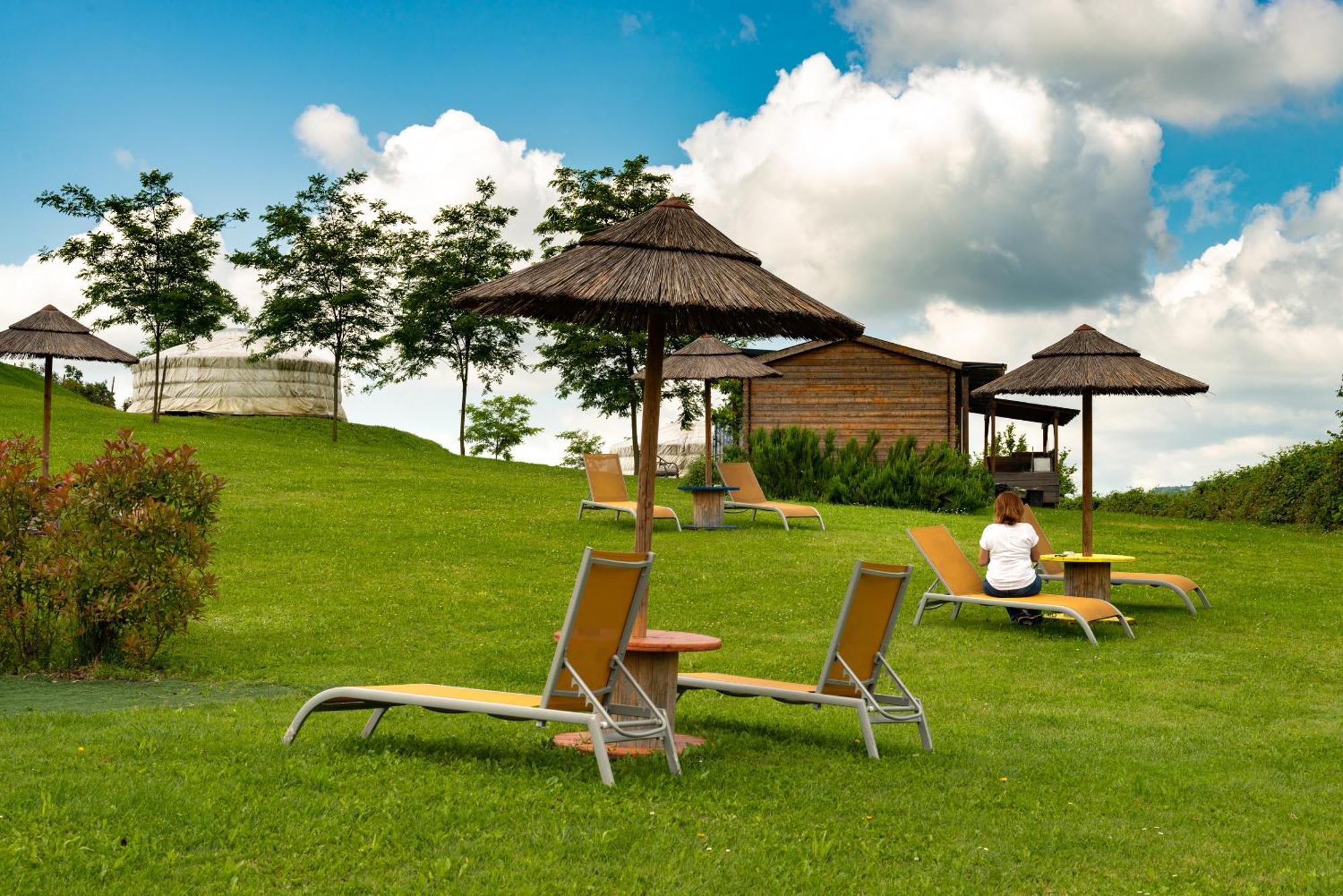 Yurte In Langa Hotel Bosia Екстериор снимка